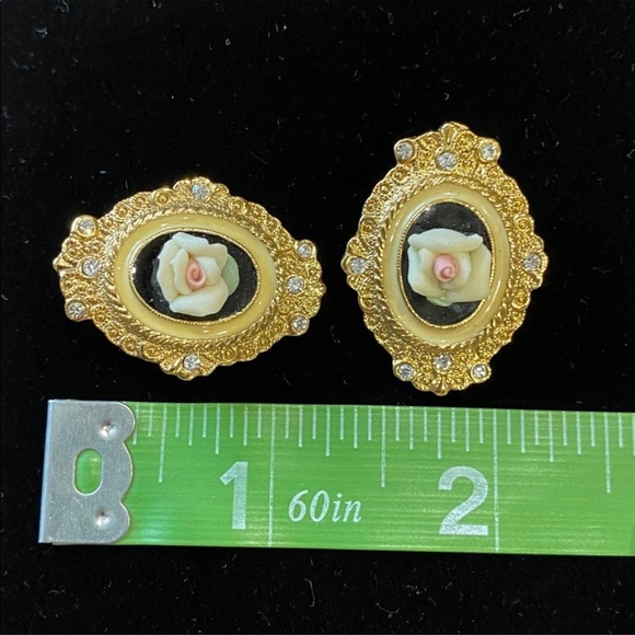 Vintage Victorian Style Clip On Earrings - Picture 4 of 4